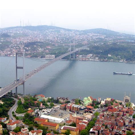 Cầu Bosphorus – Một Kiệt Tác Kỹ Thuật và Biểu Tượng Lãng Mạn của Istanbul!