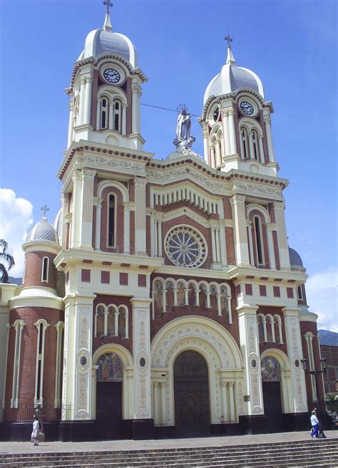 Catedral de Nuestra Señora del Rosario: Kiệt tác kiến trúc gothic và niềm tự hào của thành phố Valera!