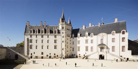  Château des Ducs de Bretagne: Khám phá lịch sử hào hùng và kiến trúc Gothic tráng lệ!