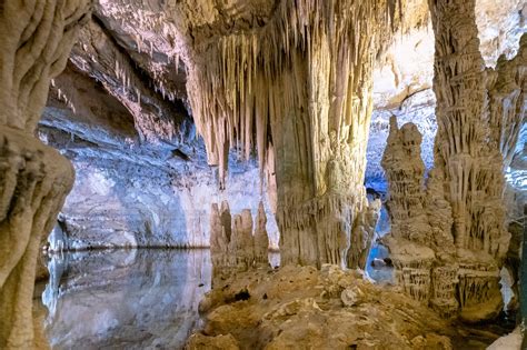  Grotta di Nettuno! Khám phá vẻ đẹp huyền bí của hang động Neptune