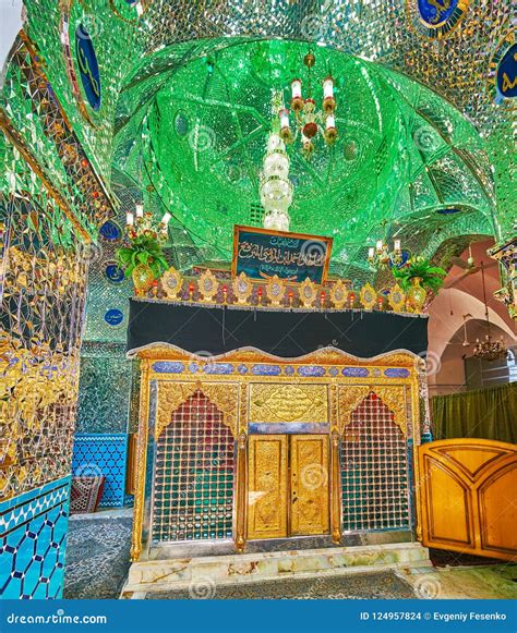  Shahzadeh Emambarghi Mausoleum: Một Biểu Tượng Kiến Trúc Hấp Dẫn và Lịch Sử Huyền Thoại!