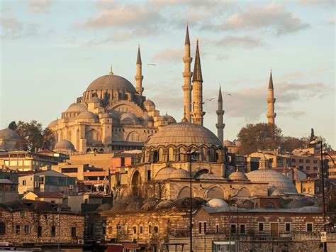  Cầu Sultanahmet! Một Kiệt Tác Kiến Trúc Ottoman Cổ kính ở Trung Tâm Istanbul