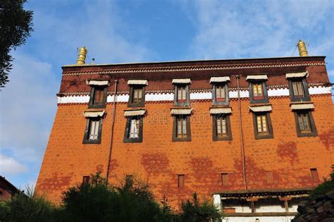  Templo de Tashilhunpo: Một Biểu Tượng Vững Chãi Của Niềm Tin và Lịch Sử!