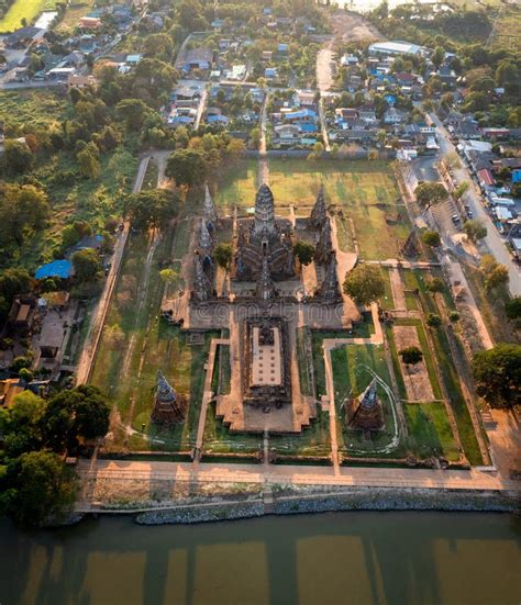  Wat Chaiwatthanaram:  Hòa Bình Trên Bờ Biển, Bí Mật Lịch Sử Chìm Trong Cát